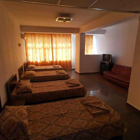 Hotel Dinastia Piteşti Buitenkant foto