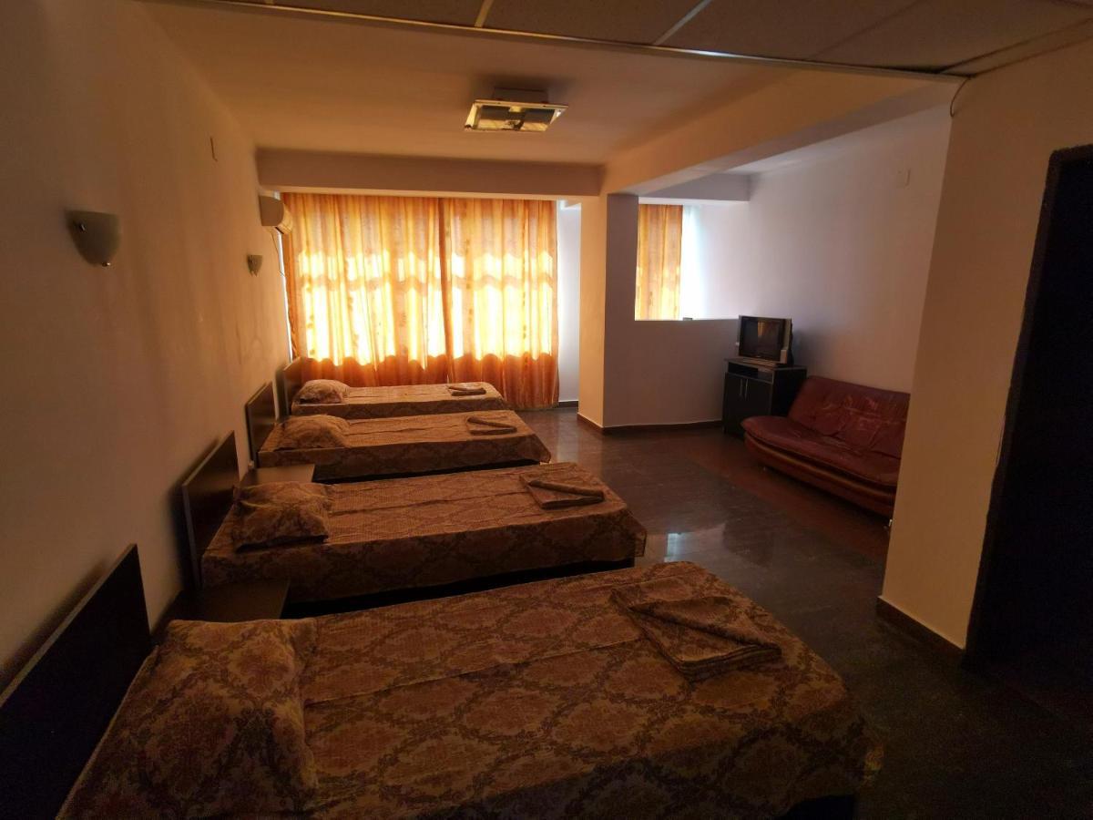 Hotel Dinastia Piteşti Buitenkant foto