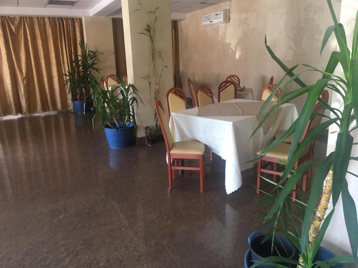 Hotel Dinastia Piteşti Buitenkant foto