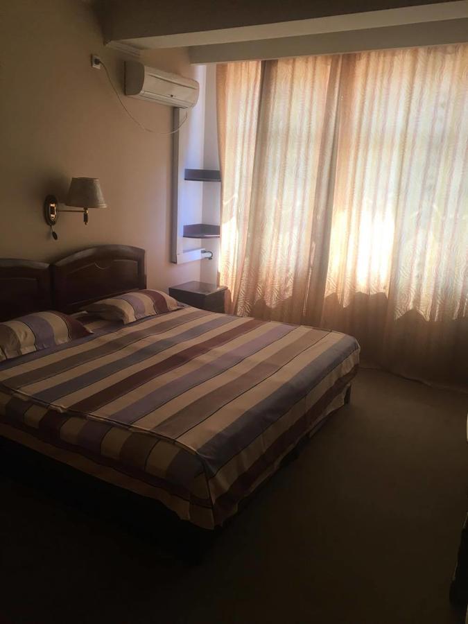 Hotel Dinastia Piteşti Buitenkant foto