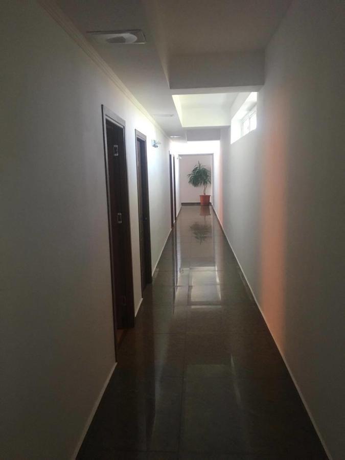 Hotel Dinastia Piteşti Buitenkant foto