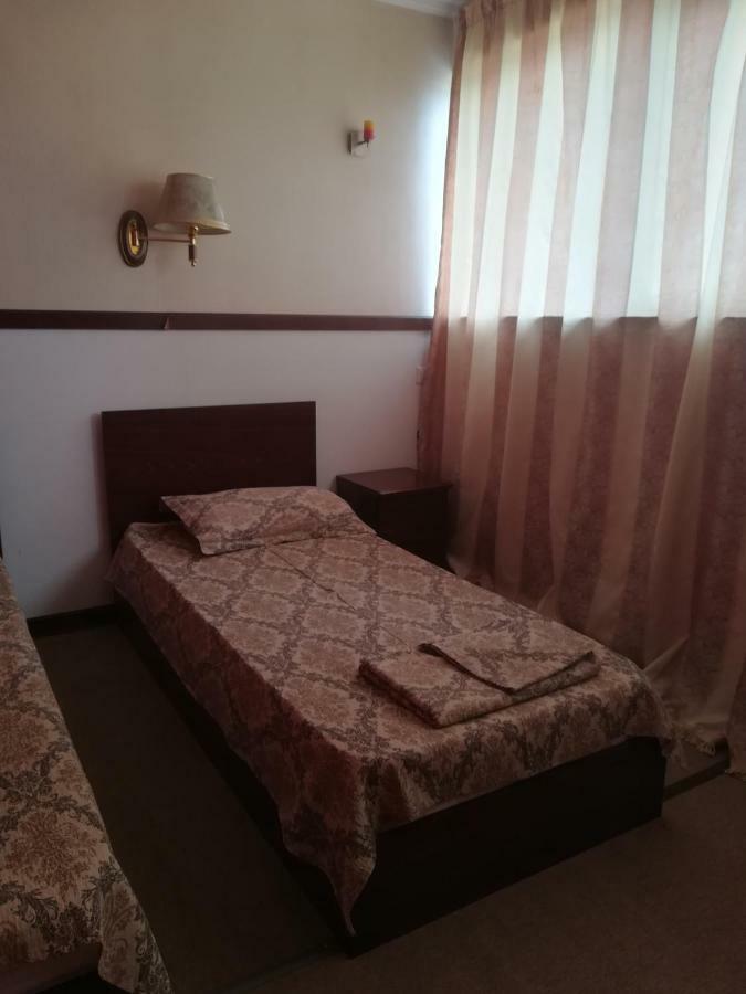 Hotel Dinastia Piteşti Buitenkant foto